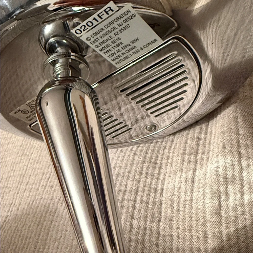 Conair Mirror BE16 magnifying light